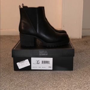 MIA - Jody Ribbed Block Heel Chelsea Boot